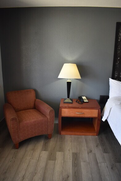 More Photos Of 321 N Mustang Rd, Yukon Hotel For Sale