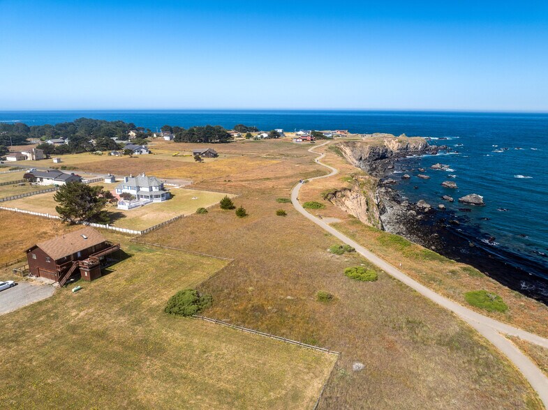 More Photos Of 19351 Del Mar Dr, Fort Bragg Specialty For Sale