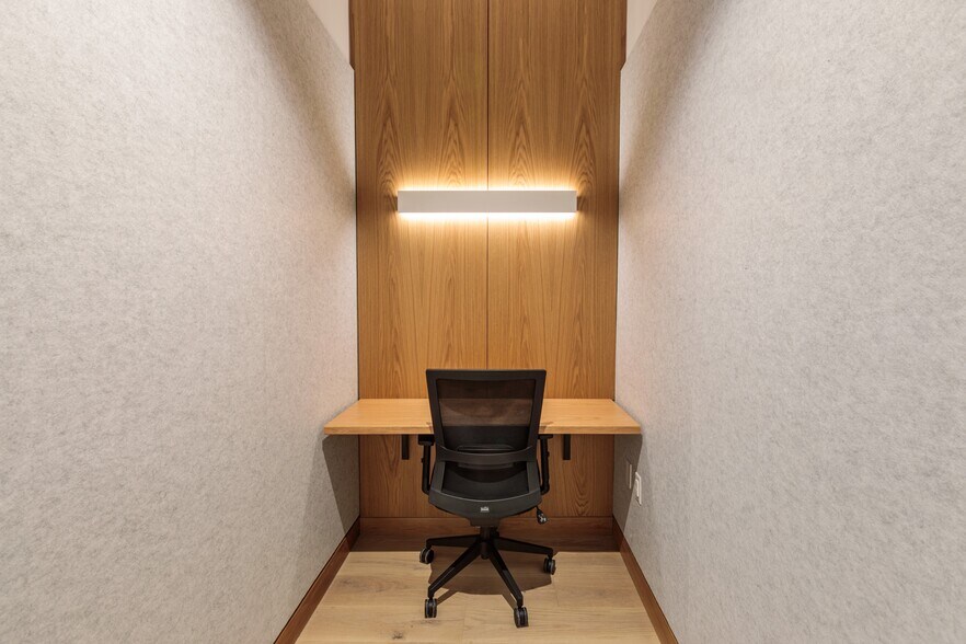 More Photos Of 7272 Wisconsin Ave, Bethesda Office For Sale