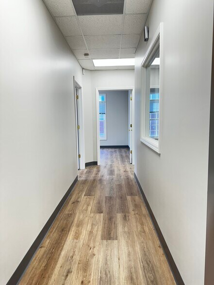 More Photos Of 406 Blankenbaker Pky, Louisville Office For Sale