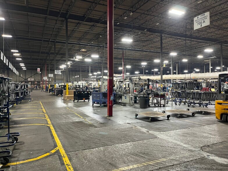 More Photos Of 2301 St. George Rd, Evansville Distribution For Lease