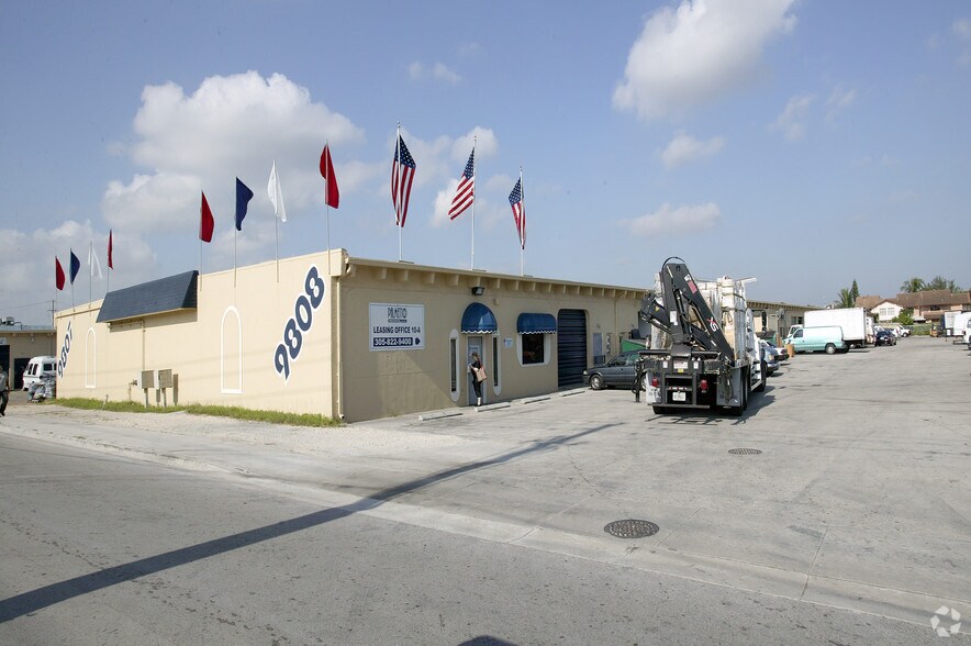 More Photos Of 9807-9808 NW 80th Ave, Hialeah Warehouse For Lease