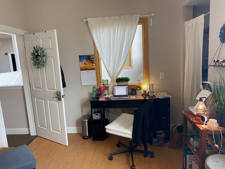 More Photos Of 350 SW Greenwich Dr, Lee's Summit Storefront Retail Office For Sale