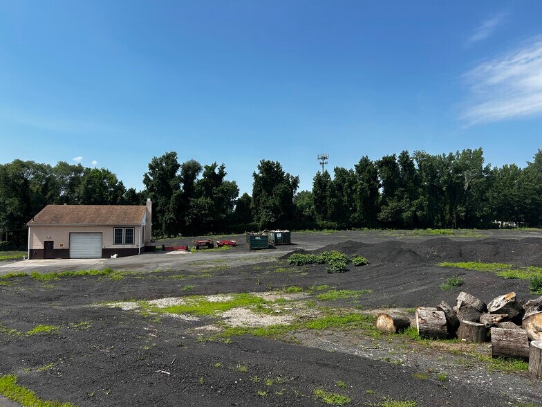 More Photos Of 2705 Old Rodgers Rd, Bristol Auto Salvage Facility For Lease