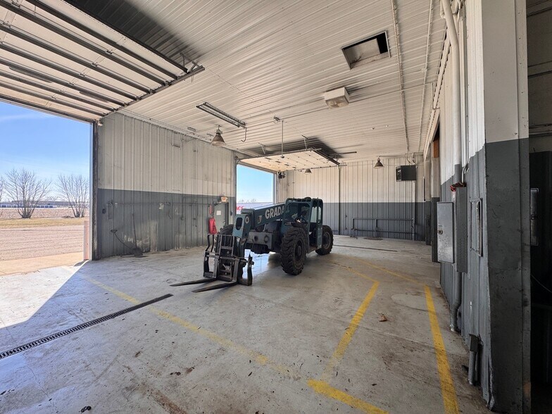 More Photos Of 440 E Backbone Rd, Princeton Warehouse For Sale