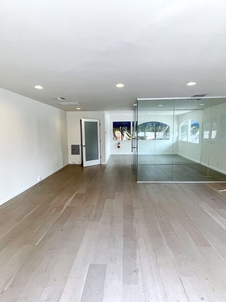 More Photos Of 2654 Main St, Santa Monica Storefront For Lease