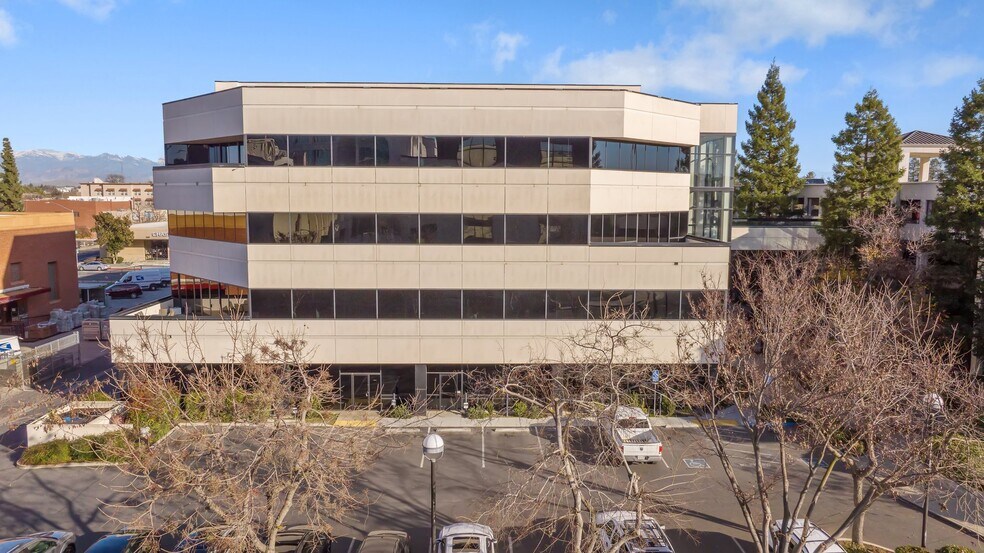 More Photos Of 100 Willow Plz, Visalia Medical For Sale