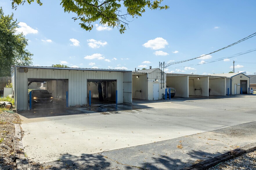 More Photos Of 1600 Washington Ave, Frankfort Specialty For Sale