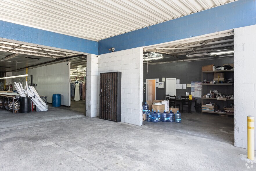 More Photos Of 4444 Union Pacific Ave, Commerce Warehouse For Sale