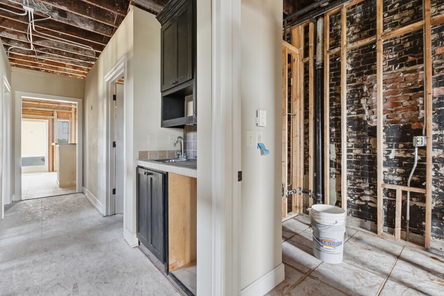 More Photos Of 2602 Grand Ave, Everett Office For Sale