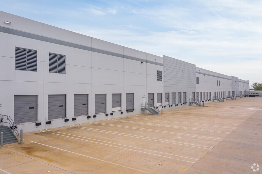 More Photos Of 3800 N Interstate 45, Wilmer Industrial For Sale