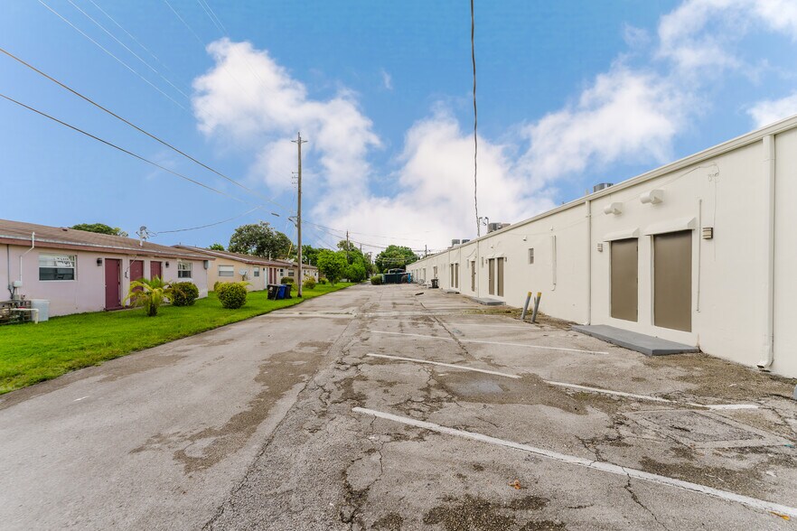 More Photos Of 315-353 SW 27th Ave, Fort Lauderdale Unknown For Lease
