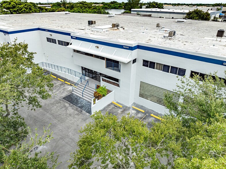 More Photos Of 4915 NW 159th St, Miami Lakes Warehouse For Lease