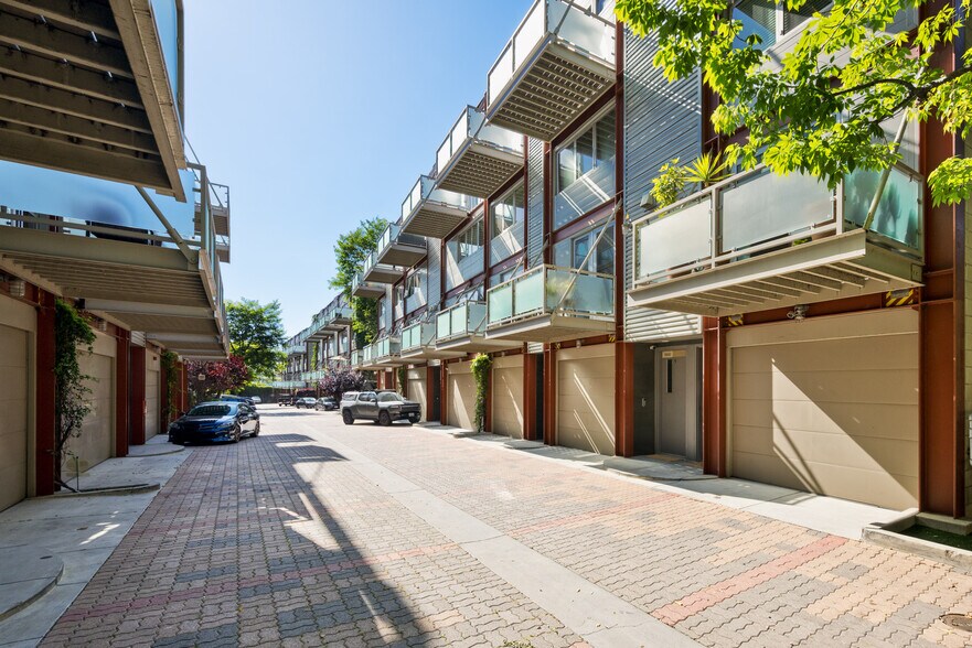 More Photos Of 3450 Cahuenga Blvd W, Los Angeles Office Residential For Sale