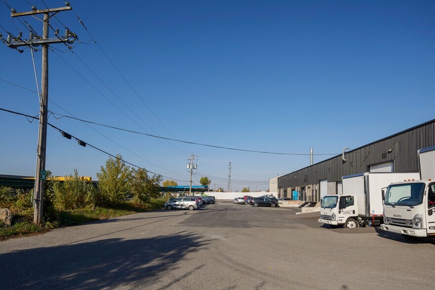 More Photos Of 667 Giffard, Longueuil Flex For Lease