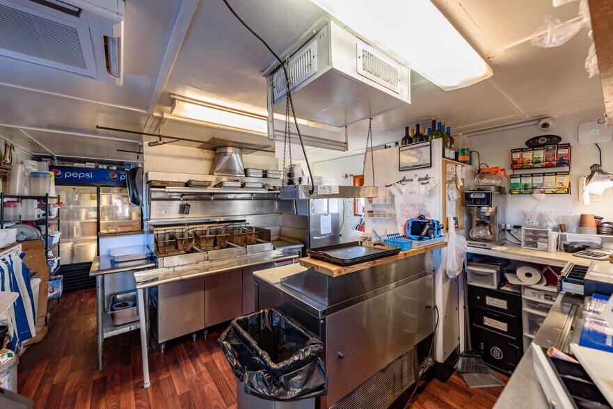 More Photos Of 102 Hall Ave, Coos Bay Restaurant For Sale