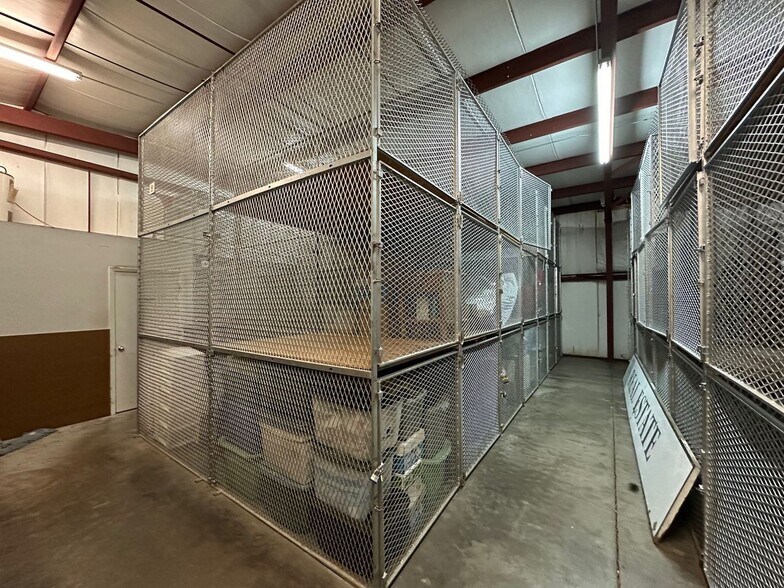 More Photos Of 3945 Sawyer Rd, Sarasota Self Storage For Sale