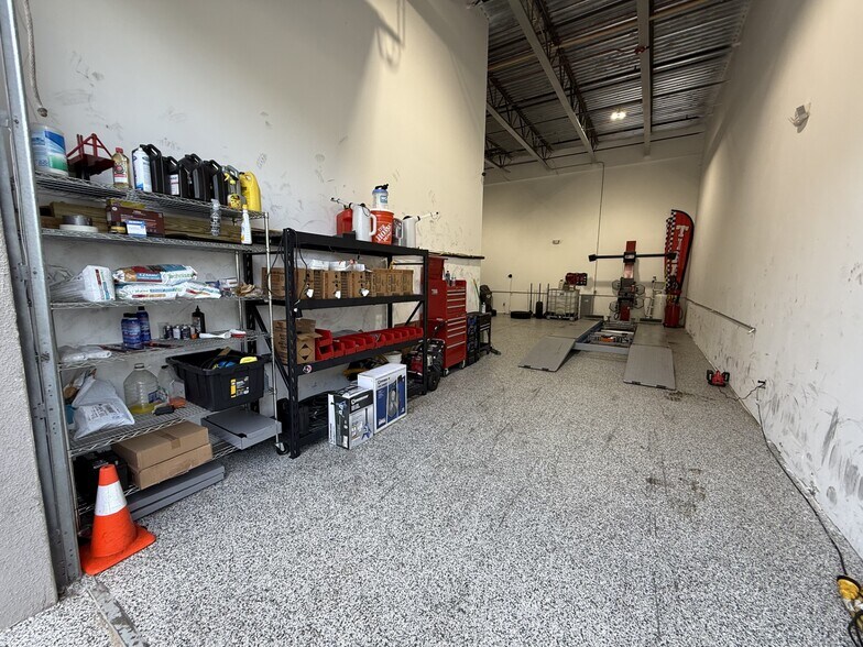 More Photos Of 12801 Commerce Lakes Dr, Fort Myers Light Distribution For Sale