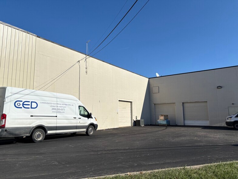 More Photos Of 1720 Fortune Ct, Lexington Light Distribution For Lease