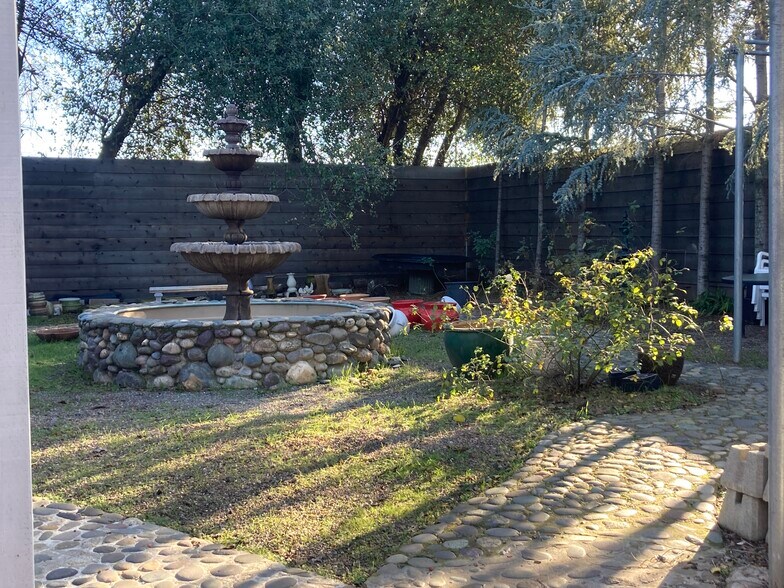 More Photos Of 870 Hartnell Ave, Redding Garden Center For Sale