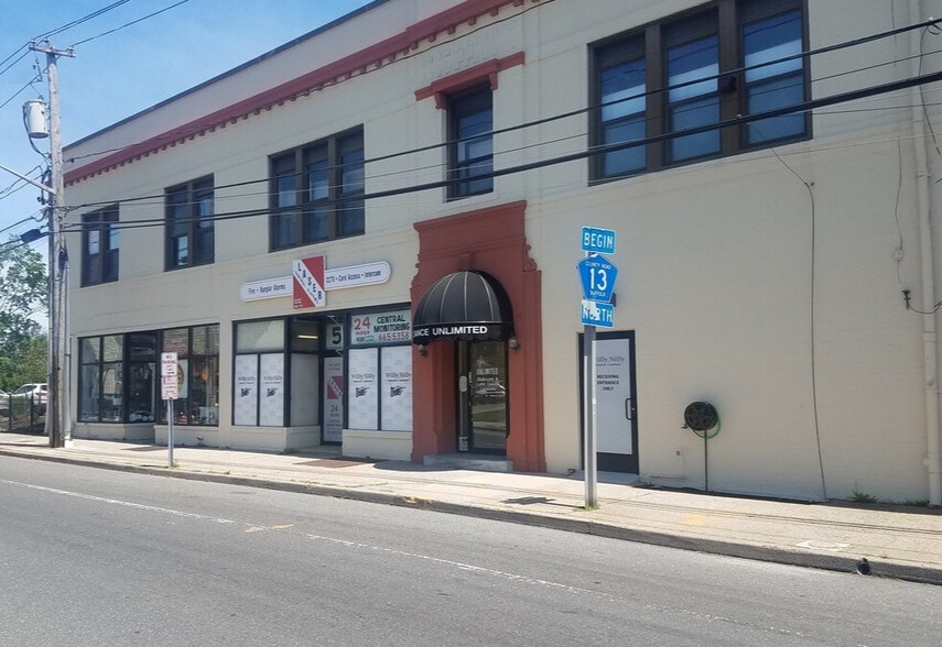 More Photos Of 5 Fifth Ave, Bay Shore Office For Lease
