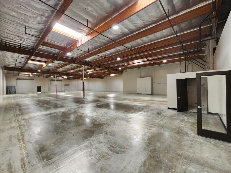 More Photos Of 4833 Lanier Rd, Chino Warehouse For Lease