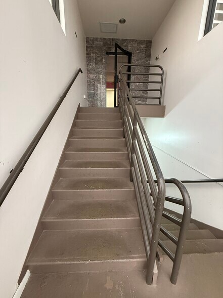 More Photos Of 6251 US Highway 19 N, Pinellas Park Showroom For Lease