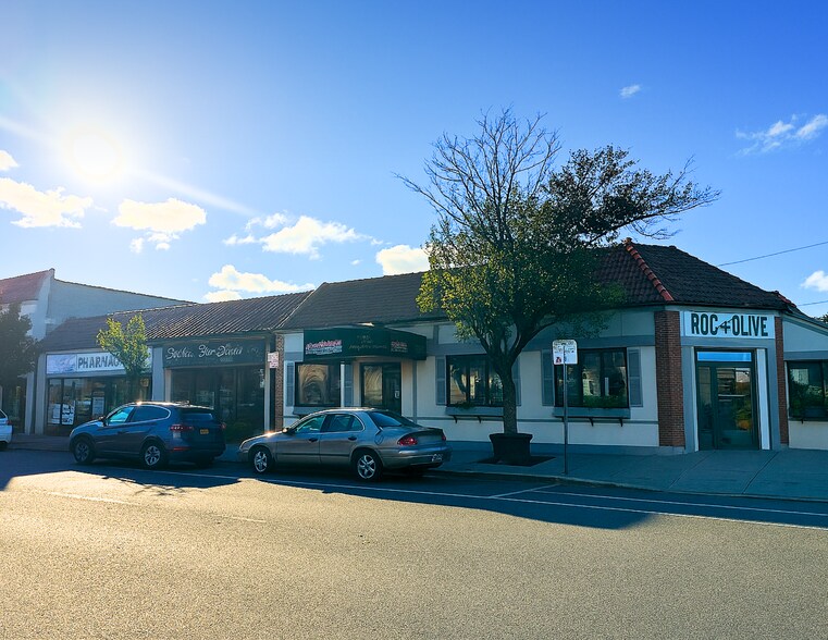 Primary Photo Of 170 W Park Ave, Long Beach Restaurant For Sale