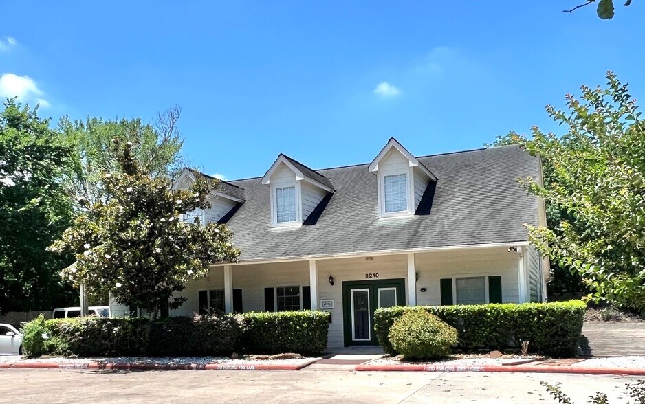 More Photos Of 3210 Strawberry Rd, Pasadena Medical For Sale