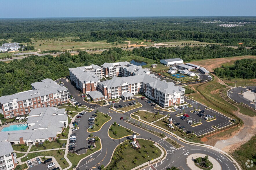 More Photos Of 2200 Carl D Silver Pky, Fredericksburg Apartments For Lease