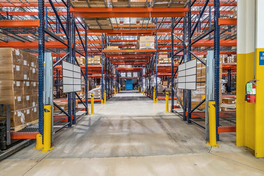 More Photos Of 2021 Wellworth Ave, Jackson Warehouse For Sale
