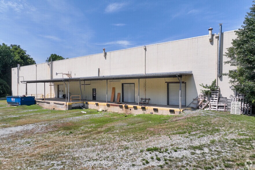 More Photos Of 100 E Newberry Ave, Liberty Manufacturing For Lease