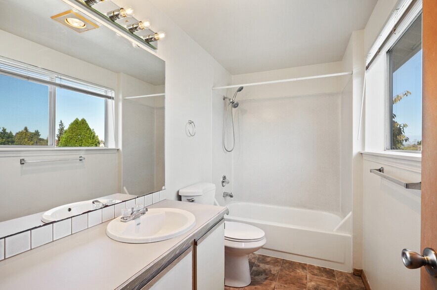 More Photos Of 6042 Fauntleroy Way SW, Seattle Apartments For Sale