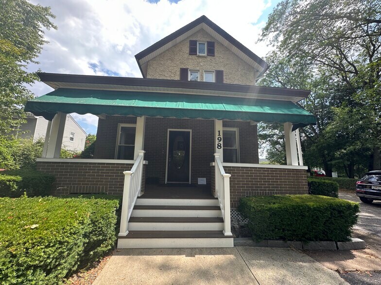 Primary Photo Of 198 Orange Ave, Suffern Office For Lease