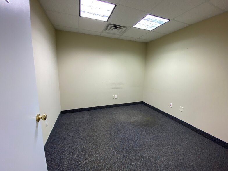 More Photos Of 1501 Allens Ln, Evansville Warehouse For Sale