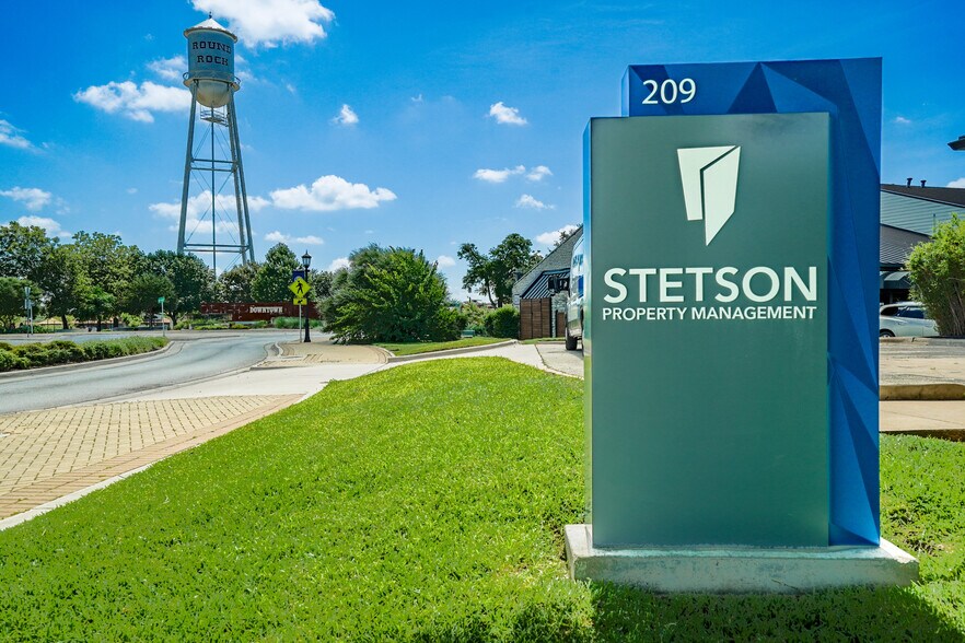 Primary Photo Of 209 Round Rock Ave, Round Rock Office For Lease