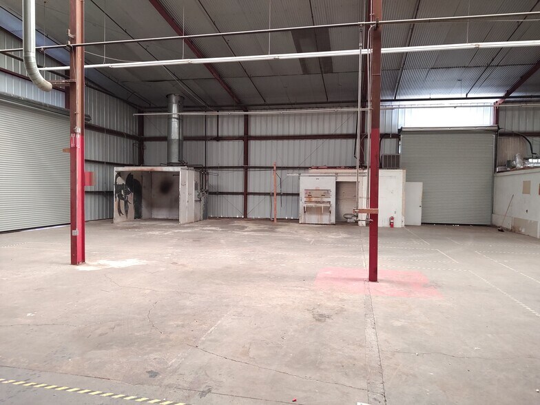 More Photos Of 17402-17407 Eucalyptus St, Hesperia Manufacturing For Sale