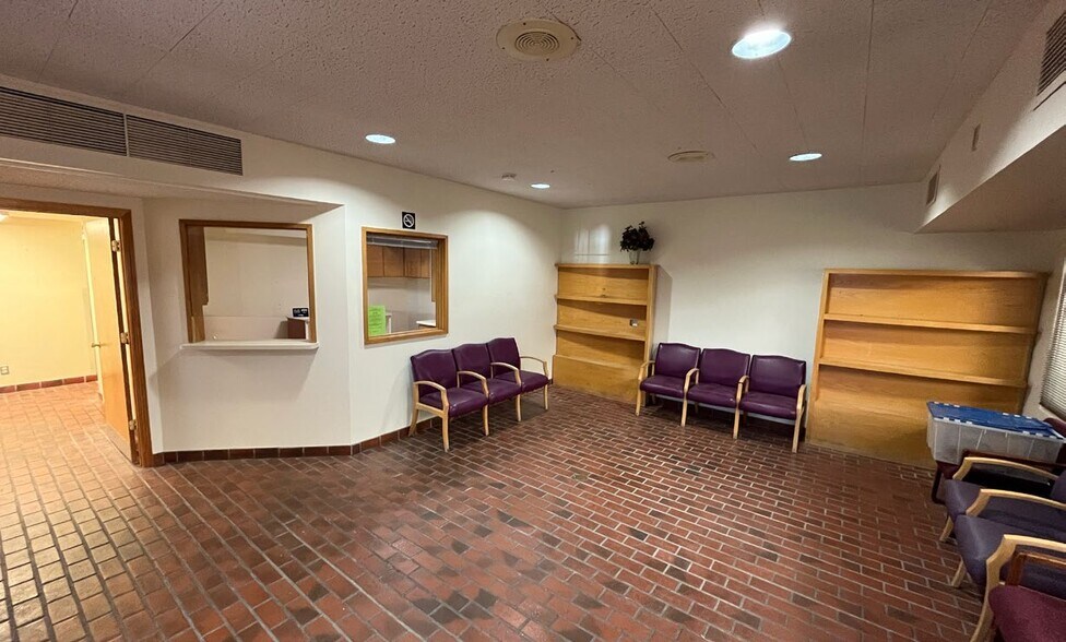 More Photos Of 8010 Mountain Rd NE, Albuquerque Medical For Lease