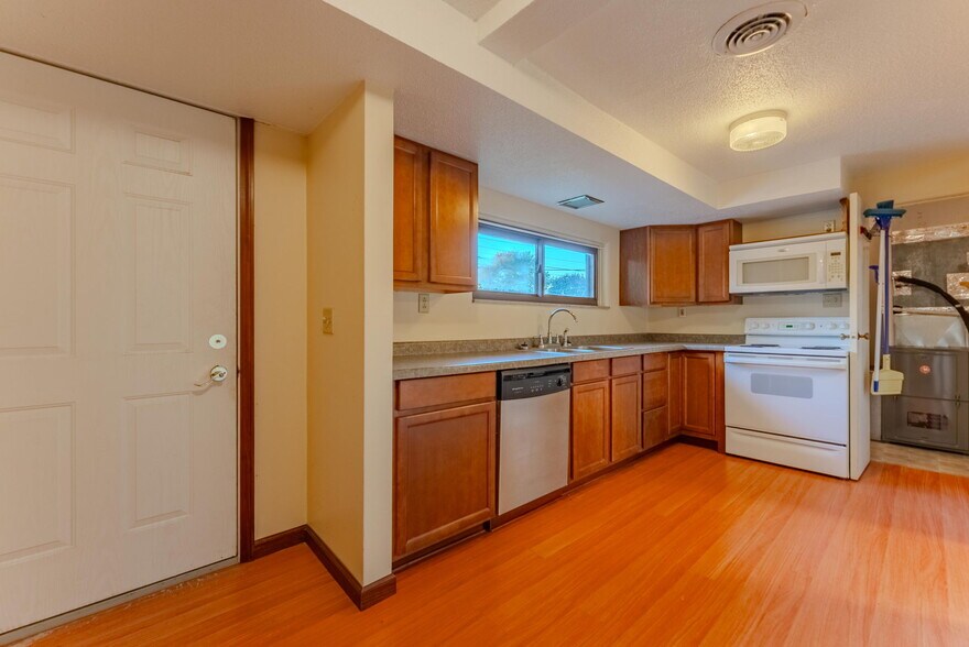 More Photos Of 508 N Broadway, Peru Office For Sale