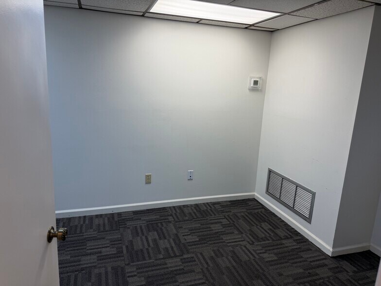More Photos Of 4627 Ponce de Leon Blvd, Coral Gables Office For Lease