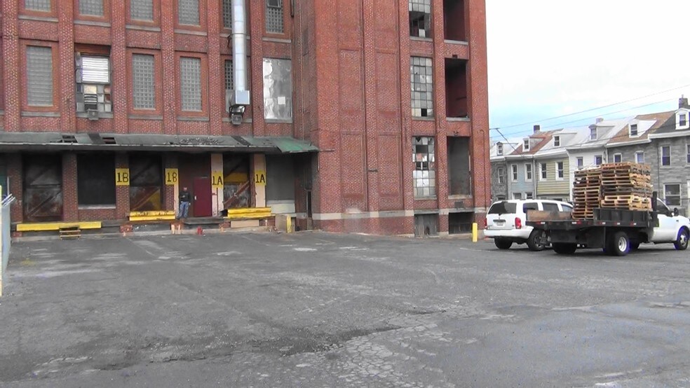 More Photos Of 501 S 9th St, Reading Warehouse For Lease