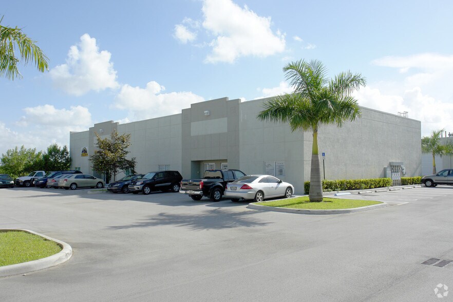 More Photos Of 6370-6376 NW 97th Ave, Doral Light Distribution For Lease