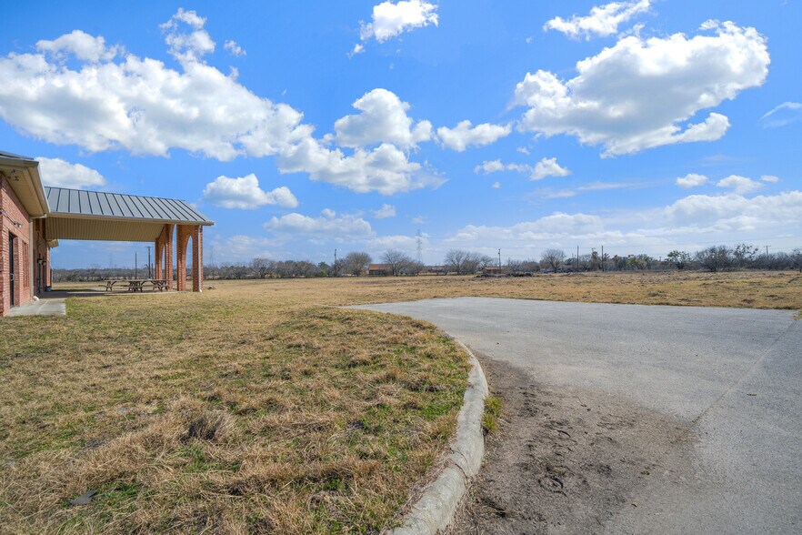 More Photos Of 7704 S Loop 1604 East, Elmendorf Office For Sale