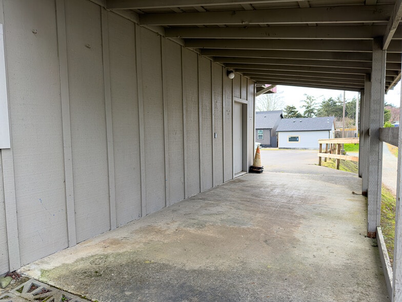 More Photos Of 805 US-101, Bandon General Retail For Sale