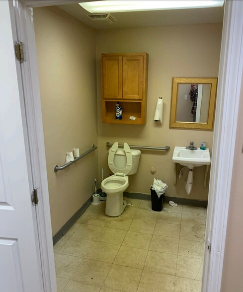 More Photos Of 179 Highway 11 S, Social Circle Office For Lease