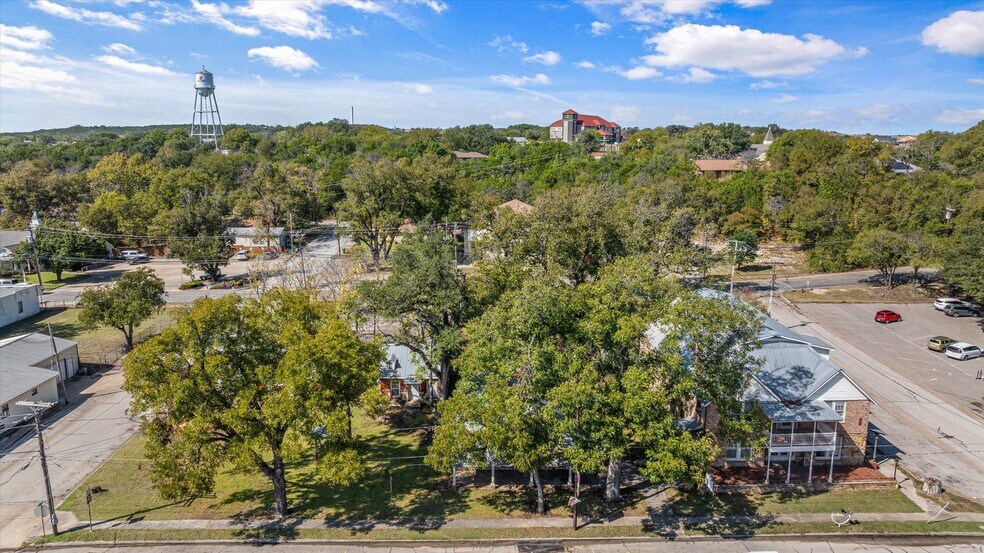 More Photos Of 301 NE Barnard St, Glen Rose Office For Sale