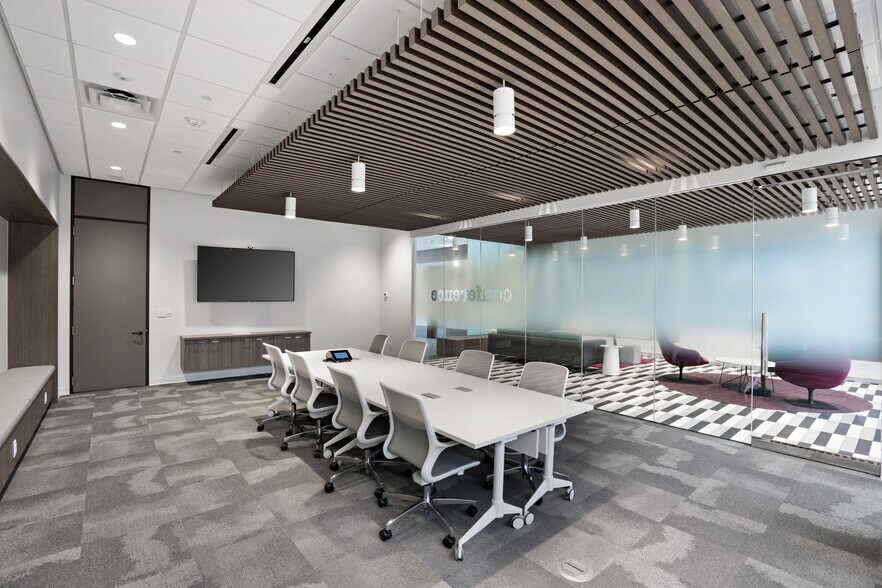 More Photos Of 2000 Bering Dr, Houston Office For Lease