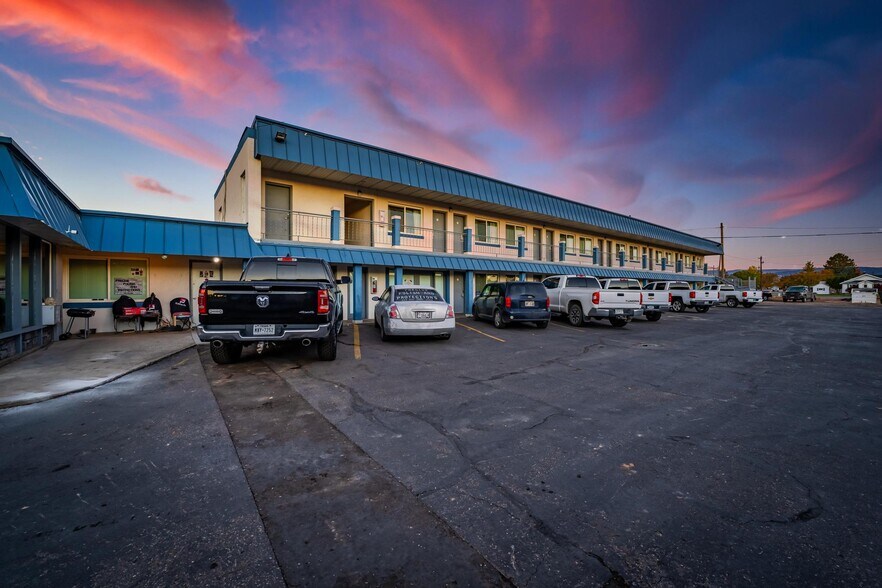 Primary Photo Of 590 W Main St, Vernal Hotel For Sale