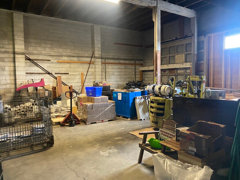 More Photos Of 4918 Napier St, Port Alberni Flex For Sale