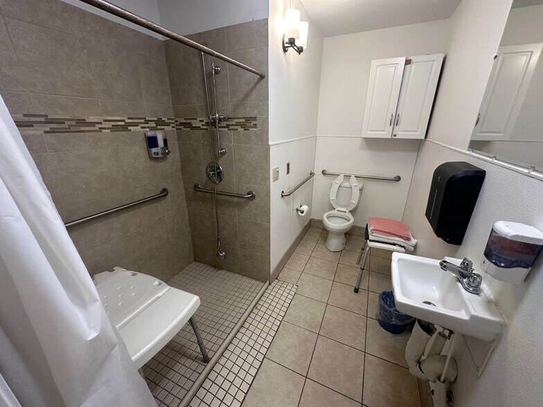 More Photos Of 800 NW 25th Ave, Portland Assisted Living For Sale